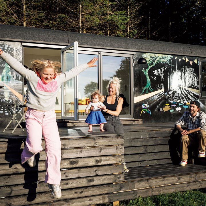 CIRKUSVOGNEN PÅ ÆRØの宿主のデヴィッド一家