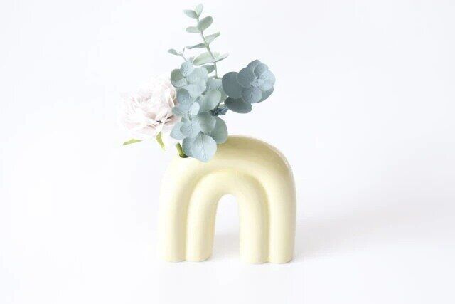 ダイソー フラワーベース（アーチ型） 使用例 花