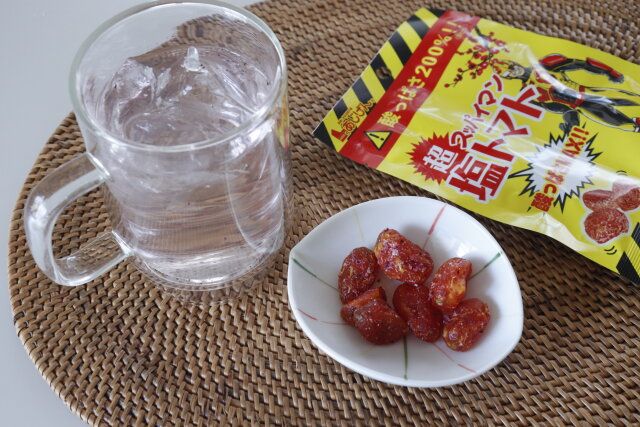 ダイソー スッパイマンクエン酸ドリンク 超スッパイマン塩トマト