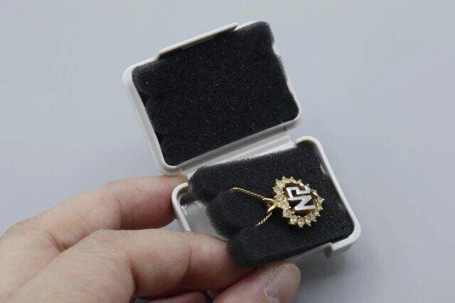 セリア クッション付きアクセサリーケースミニ ネックレス