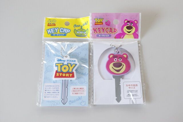 セリア キーキャップ トイ・ストーリー キーキャップ ロッツォ パッケージ