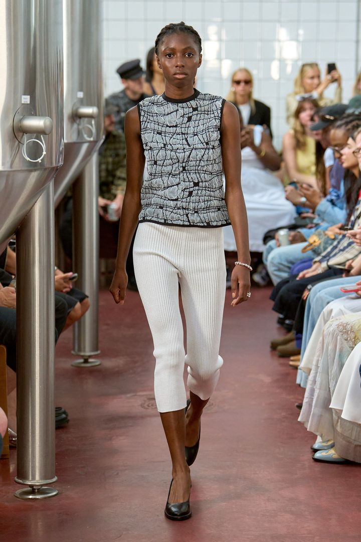 A. ローグハーブ 2025年春夏コレクションより。