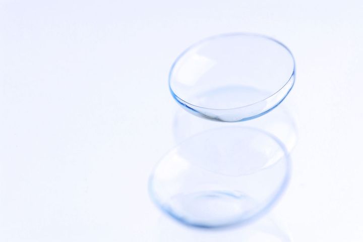 使い捨てコンタクトの捨て方は？