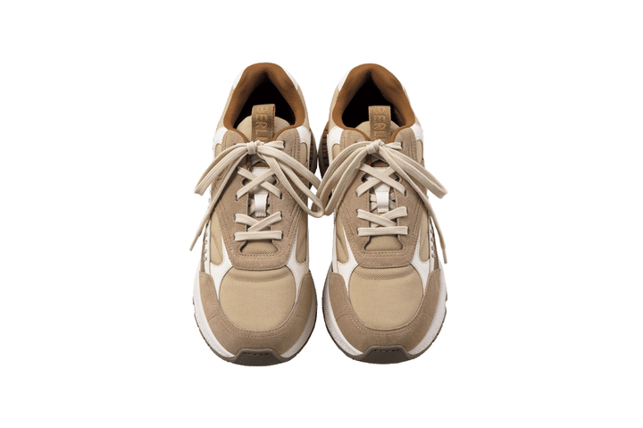 〈ベルルッティ〉のスニーカー