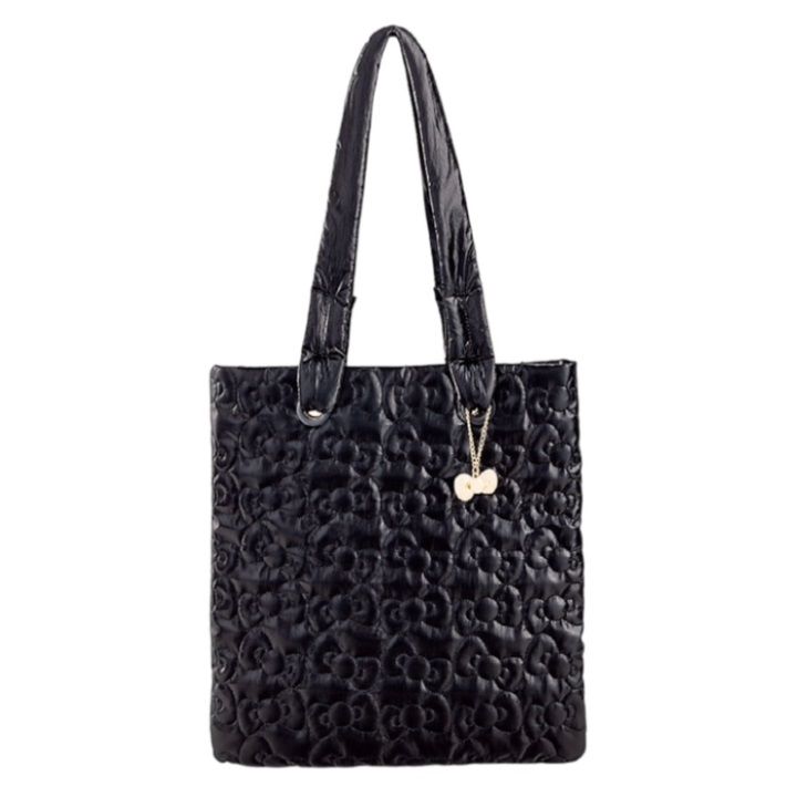 オペークドットクリップのキティちゃん50周年記念バッグ