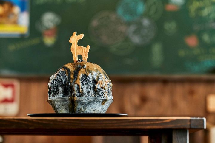 黒胡麻ピスタチオ氷1400円 「子鹿のフィアンティーヌ」トッピング＋100円