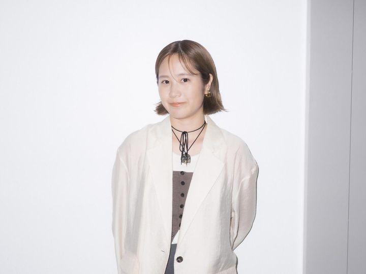 画像: 【ビームス】のデジタル部で働く加藤蘭さん。 出典：ftn