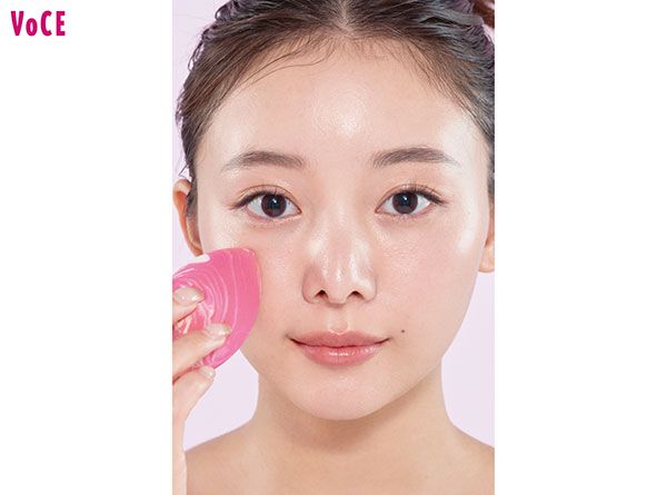 境目をスポンジでぼかす 稲垣莉生さん