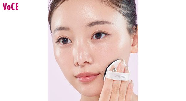 付属のパフで顔全体に 稲垣莉生さん