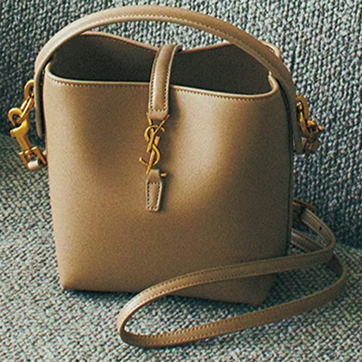 かっちりしたフォルムで使いやすいサンローランのバッグ