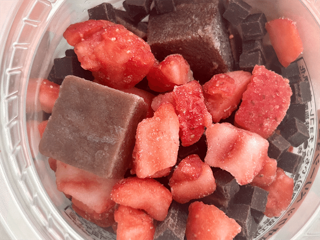 お店で作るスムージー 粒ザクッ ベリーショコラの中身