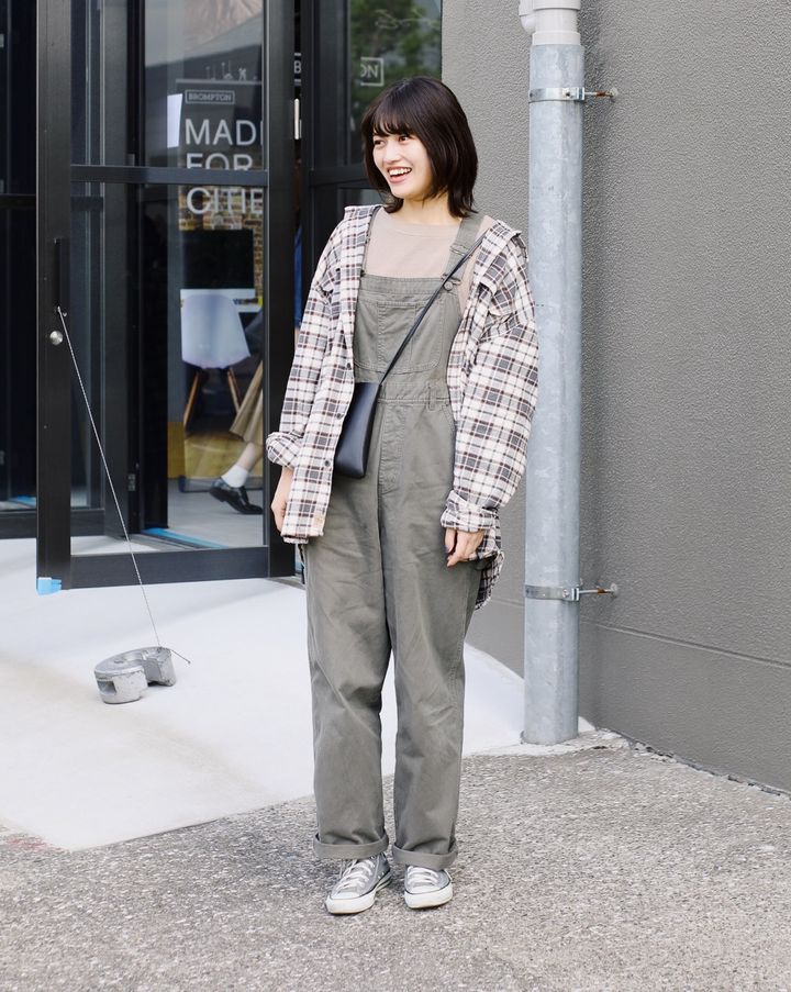 レディースシャツの種類とコーデ例11を紹介。シルエットや柄、素材別にFUDGEが解説