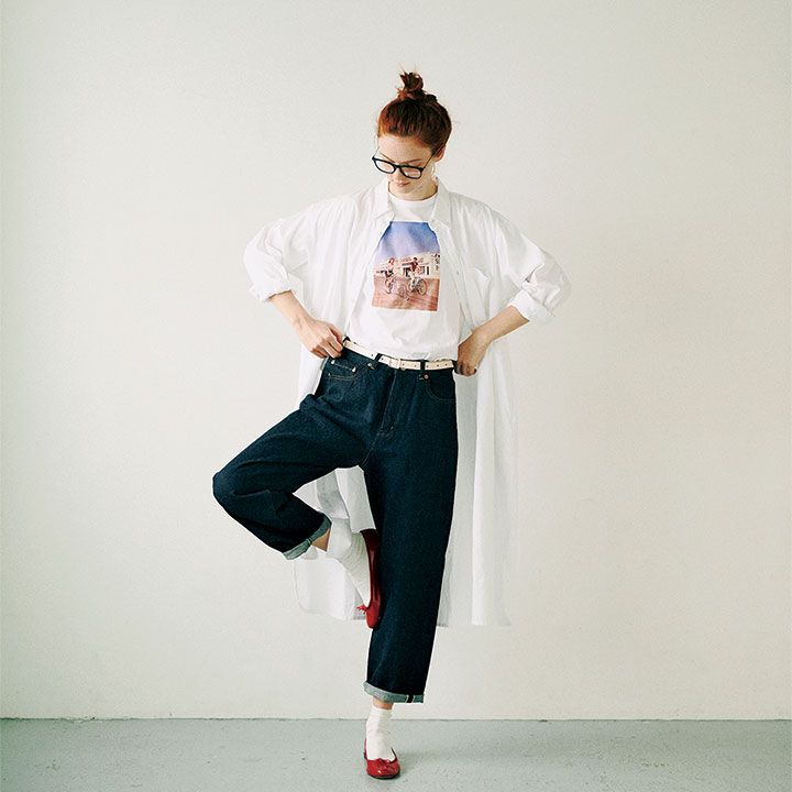 レディースシャツの種類とコーデ例11を紹介。シルエットや柄、素材別にFUDGEが解説