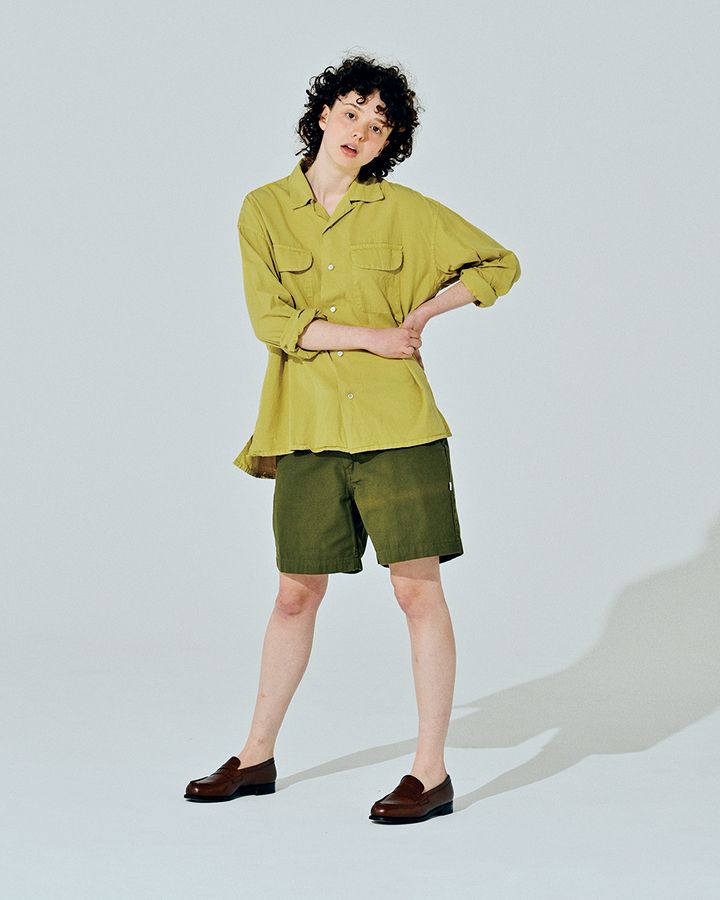 レディースシャツの種類とコーデ例11を紹介。シルエットや柄、素材別にFUDGEが解説