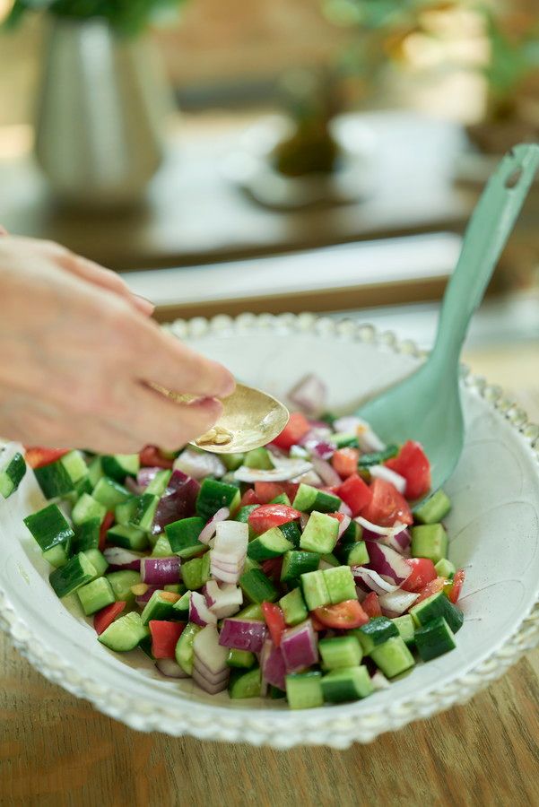 トマト・キュウリ・赤玉ねぎのパパドサラダ
