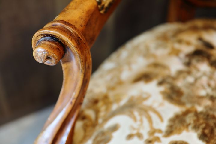 イギリス貴族が使用していたという高貴な風合いの一脚