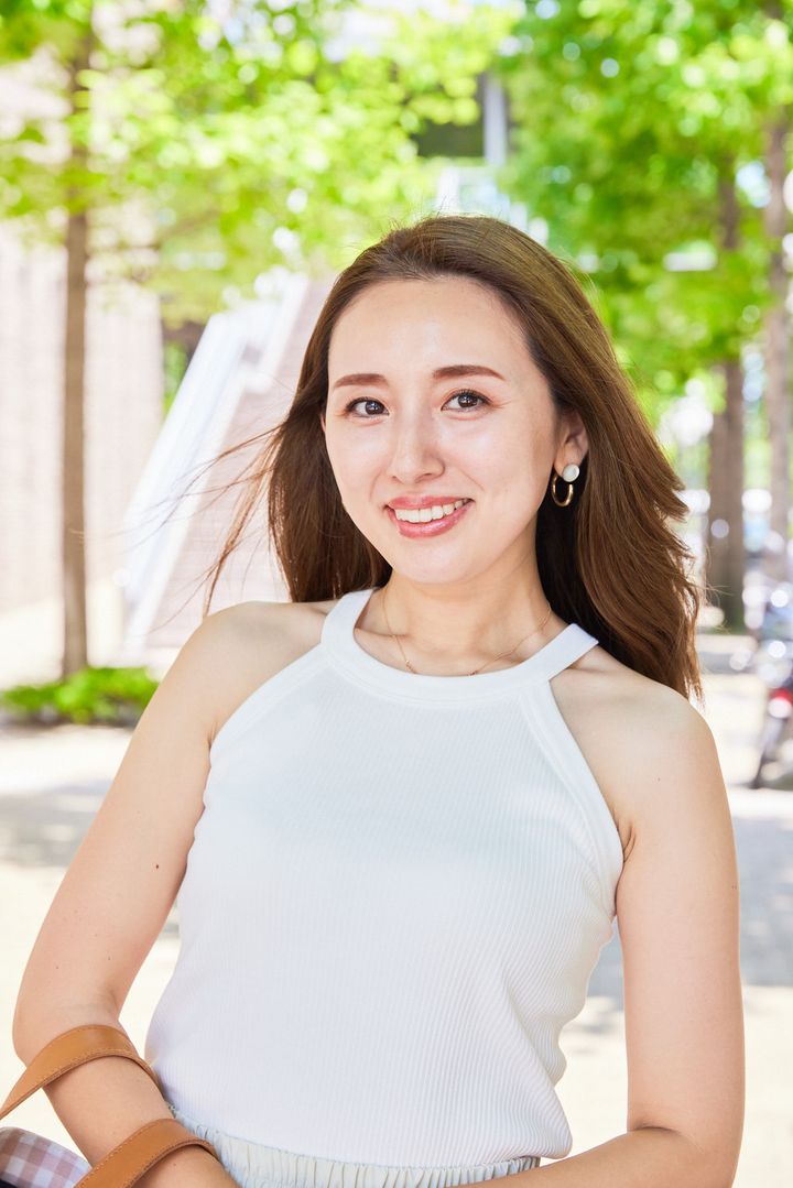 ユニクロのホルターネックブラタンクトップ・Mサイズの白を着たコーディネート