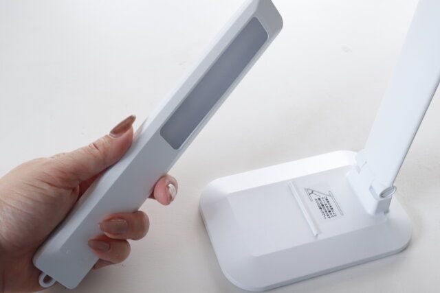 ダイソー デスクライト-USB／乾電池 両用- 懐中電灯