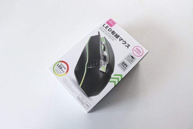 ダイソーの家電量販店に売ってそうなLED有線マウス