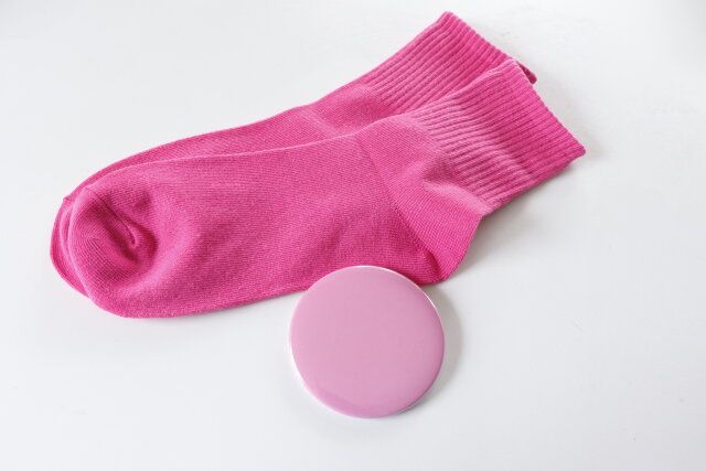 ダイソー 抗菌防臭推しカラーソックス 無地缶バッジ
