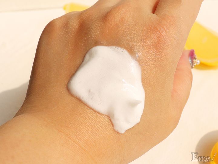 この濃密泡、最高！ビタミンC配合の泡で出てくる高濃度炭酸パックでビタミンチャージできる「HiCA(ヒカ) 炭酸ミルク泡パックC 18000」