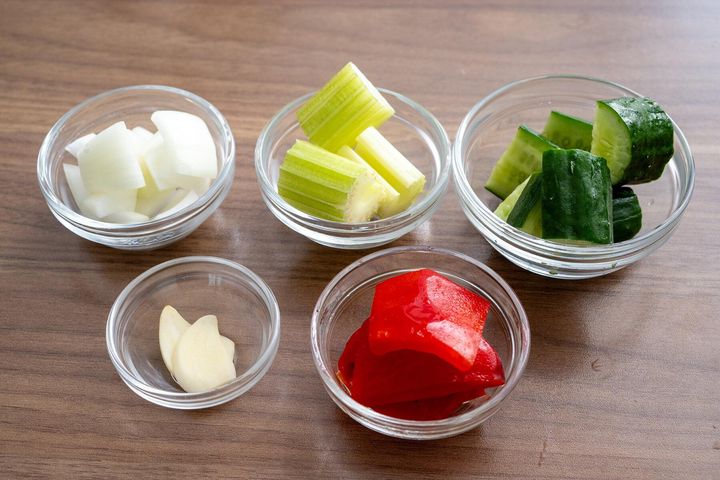 残りの野菜を切る