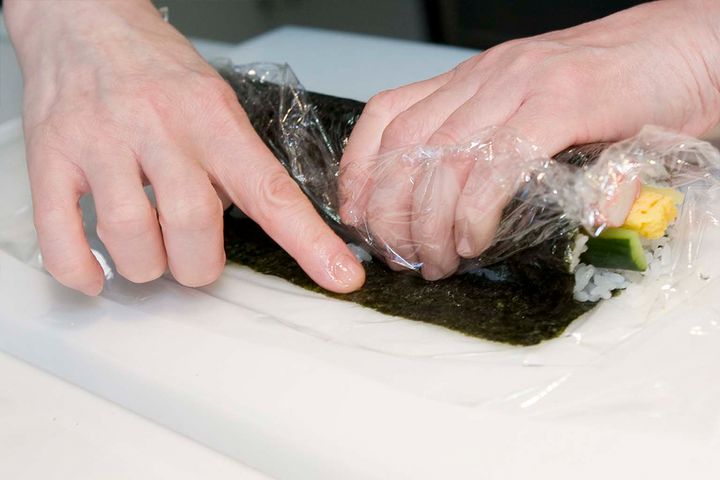 【簡単キンパ】“巻きす”がなくてもラップがあれば大丈夫！