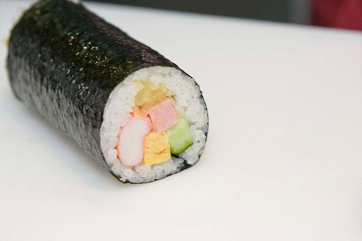 【簡単キンパ】“巻きす”がなくてもラップがあれば大丈夫！