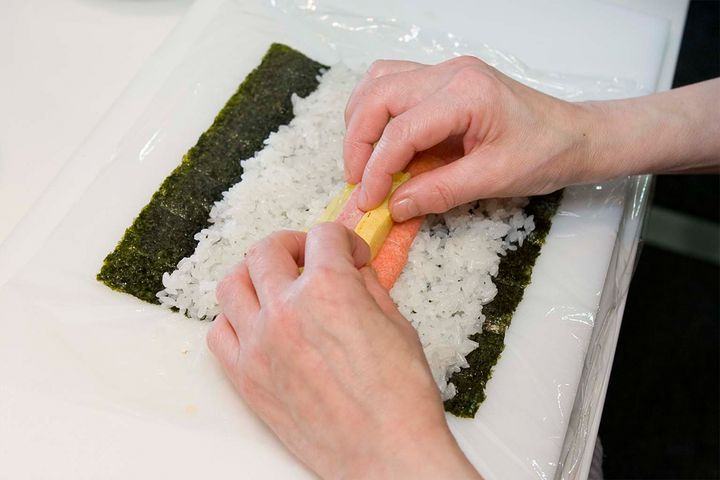 【簡単キンパ】“巻きす”がなくてもラップがあれば大丈夫！