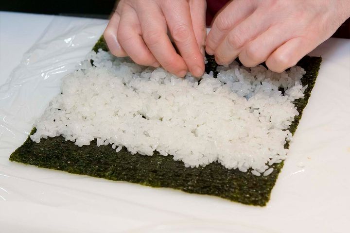 【簡単キンパ】“巻きす”がなくてもラップがあれば大丈夫！