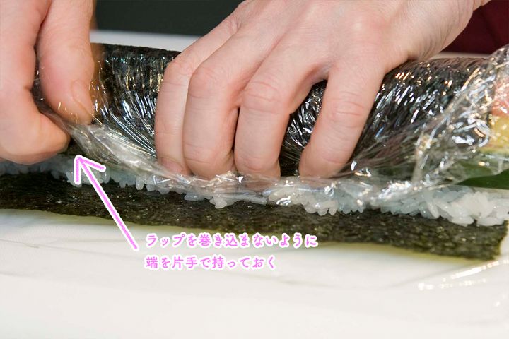 【簡単キンパ】“巻きす”がなくてもラップがあれば大丈夫！