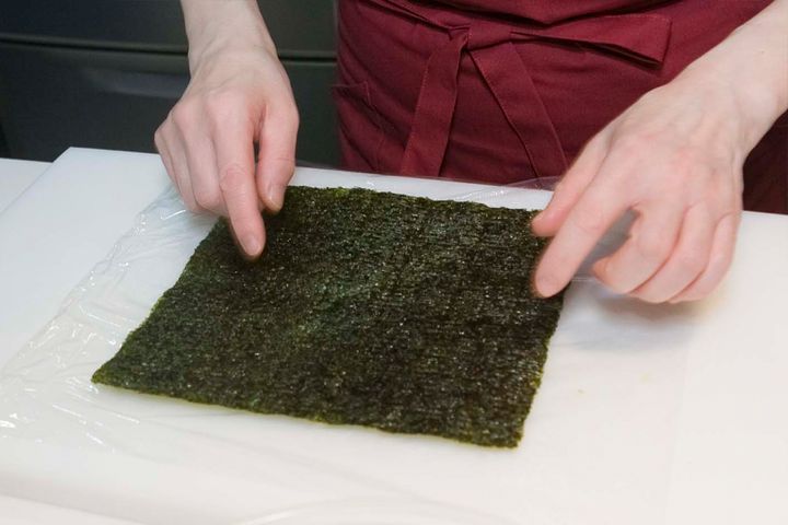 【簡単キンパ】“巻きす”がなくてもラップがあれば大丈夫！