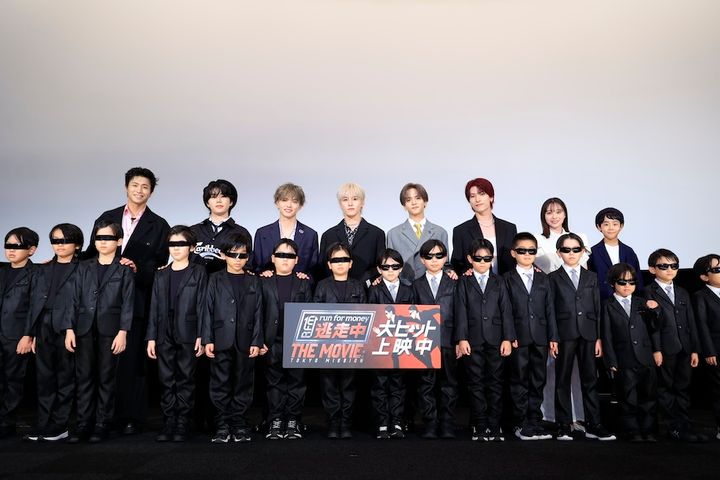JO1＆FANTASTICS、20人のちびっ子ハンター放出に「可愛すぎる！」『逃走中 THE MOVIE』公開記念舞台挨拶