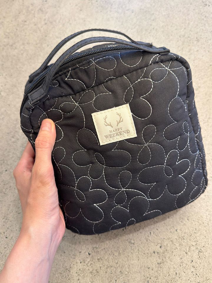 大人気インフルエンサー・小澤美里さんのポーチの中身を大公開！ 愛用ポーチはこれ！