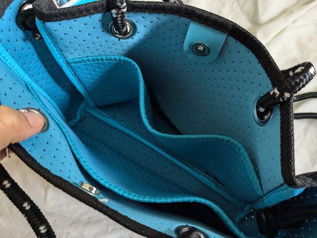 ショルダーバッグの中