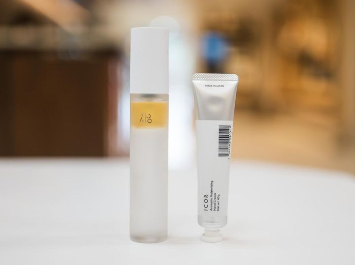 画像: （左から）「イコ オイルインミスト」、「イコ アロマティック モイスチャライジング ハンドクリーム」／ともに本人私物 出典：ftn