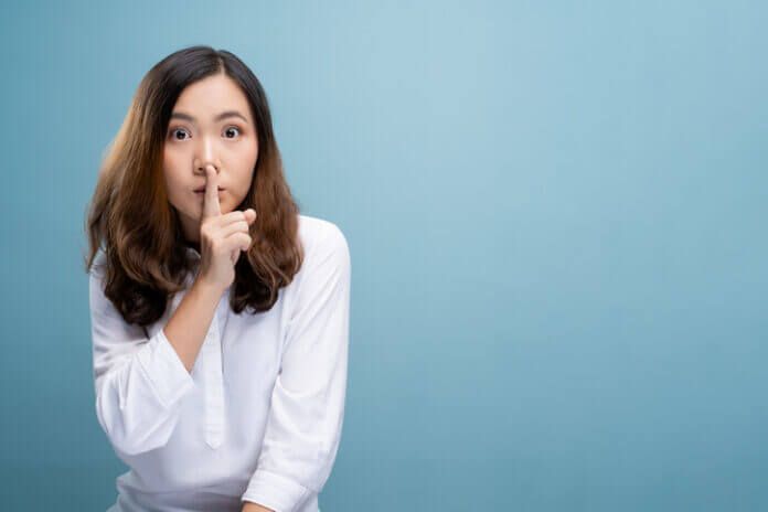 実はスリルが欲しいだけ…？ どうでもいい嘘をつく人の心理3選