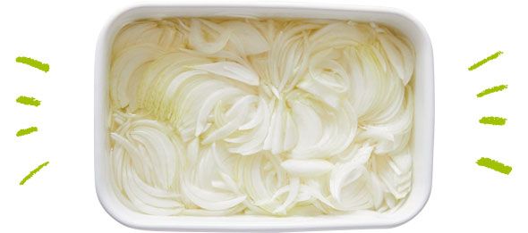 玉ねぎを酢に漬けておくだけの「酢玉ねぎ」を使ったレシピ「鶏肉のカレーソテー タルタルソース添え」の画像1