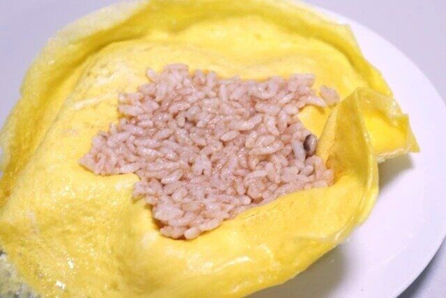 セリア オムライス型P／N ケチャップライス 卵焼き 押し込む