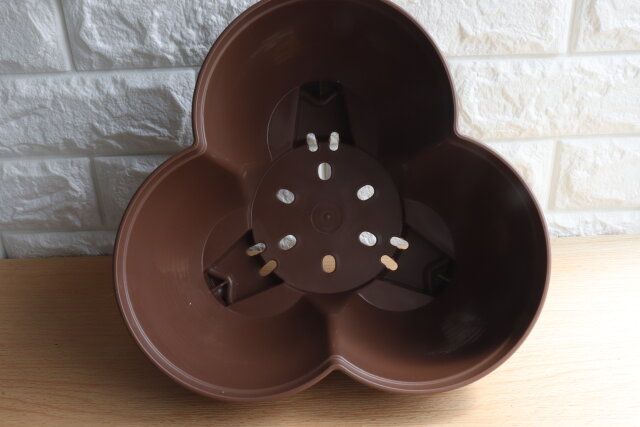 セリア タワーポット 水抜き穴