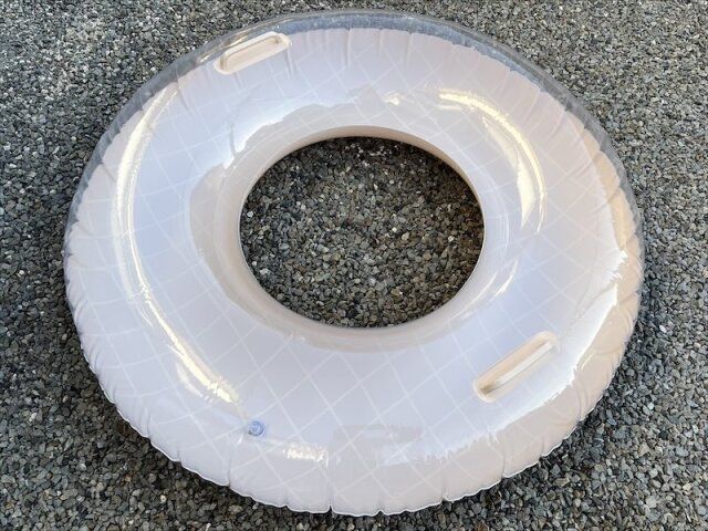 3COINS 持ち手付き浮き輪 ピンク 膨らませた状態 表