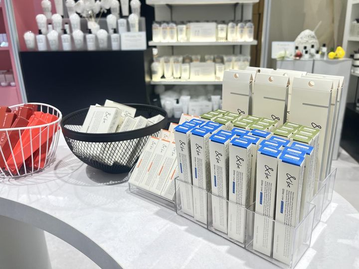 画像: お得な価格で買えるアイテムのコーナーも