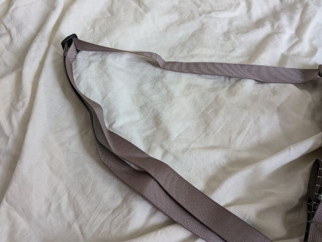 ショルダーストラップ