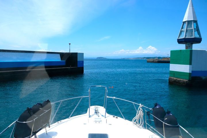 壁と壁の間を抜けていざ海へ！