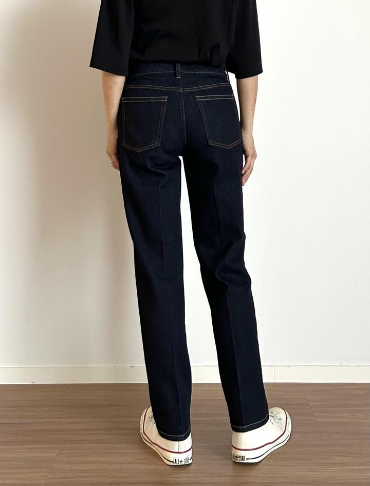 画像3: 【PLST】PLUS STYLEスティックジーンズ¥13,000 サイズ：（通常丈）XXS、XS、S、M、L、XL、XXL （丈長め）XS、S、M、L、XL カラー：ネイビー、グレー、ブルー ※佐藤さんの身長：165㎝ www.plst.com