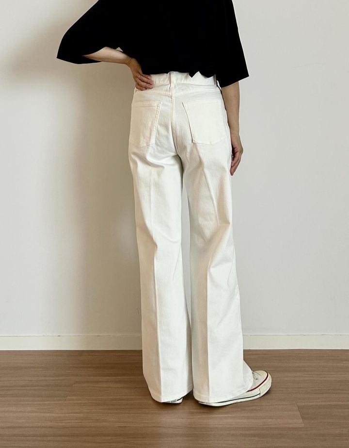 画像2: 【PLST】PLUS STYLEハイライズワイドジーンズ¥13,000 サイズ：（通常丈）XS、S、M、L、XL、（丈長め）XS、S、M、L、XL カラー：ホワイト、グレー、ネイビー、ブルー ※佐藤さんの身長：165㎝ www.plst.com