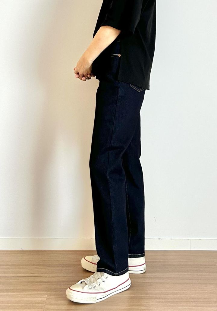 画像2: 【PLST】PLUS STYLEスティックジーンズ¥13,000 サイズ：（通常丈）XXS、XS、S、M、L、XL、XXL （丈長め）XS、S、M、L、XL カラー：ネイビー、グレー、ブルー ※佐藤さんの身長：165㎝ www.plst.com