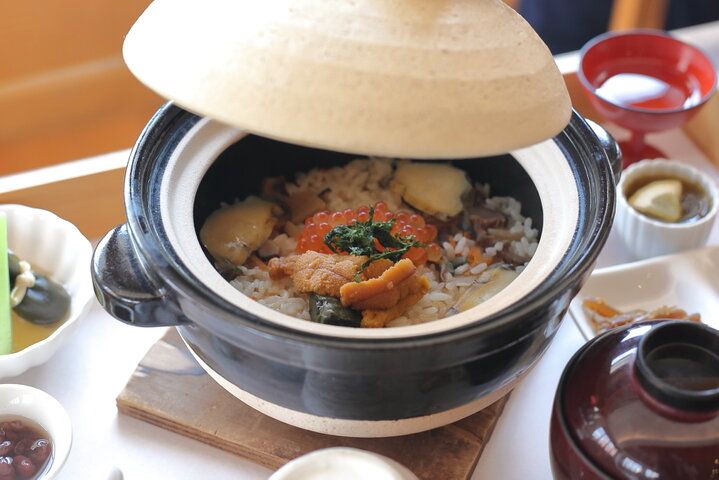 伊勢神宮の朝詣で帰りに♪外宮参道沿いのモダンな日本家屋で贅沢な朝粥を／「あそらの茶屋」