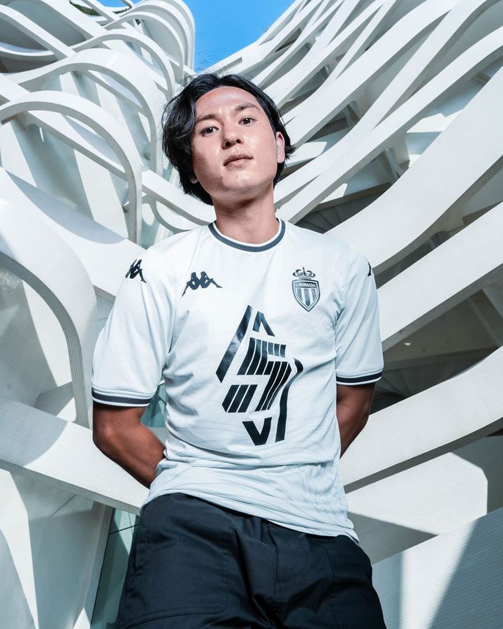 南野拓実が“主役”に！モナコが新サードユニフォームを発表 「新スポンサーロゴ」もお披露目