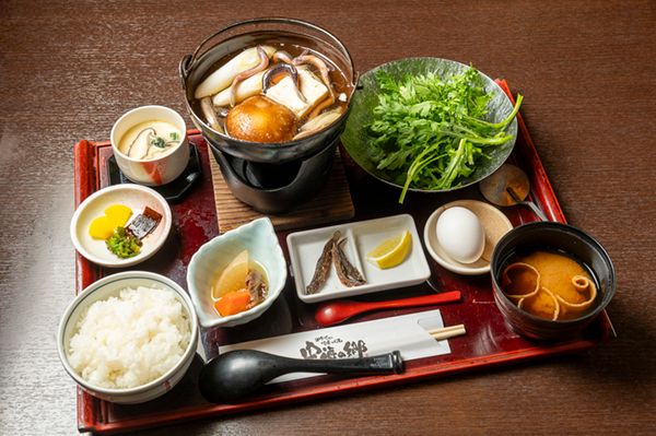 キャンパーに大人気！職人が作る魅力的なギアや食事とは？